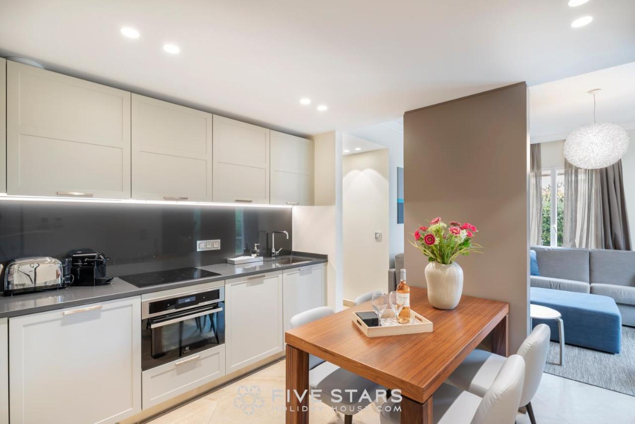 Villa Artemys - Five Stars Holiday House 费拉角圣让 外观 照片